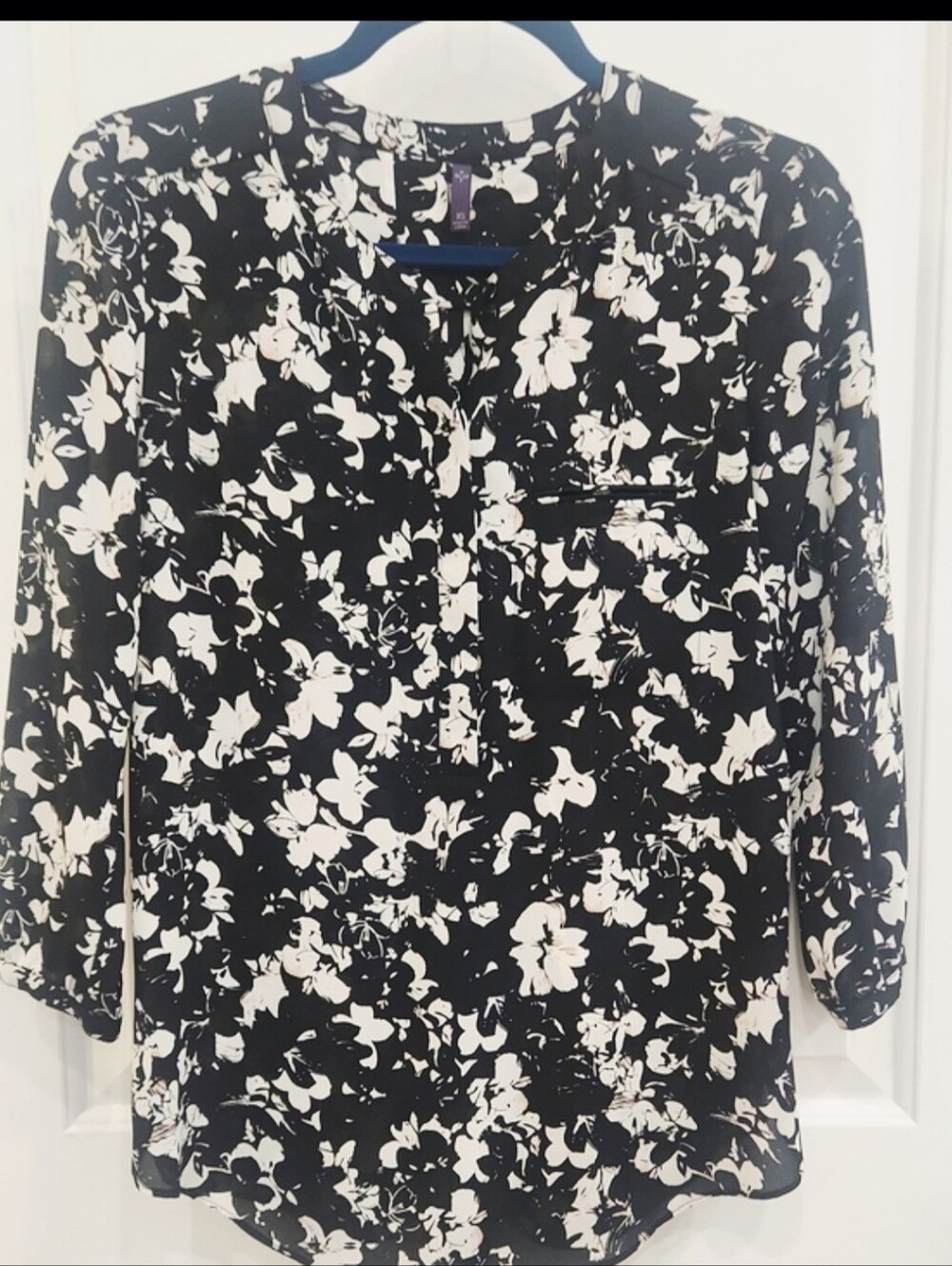 NYDJ Black and White Floral Split-Neck Top